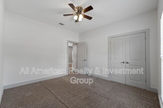Building Photo - 4464 Goldfinch Way