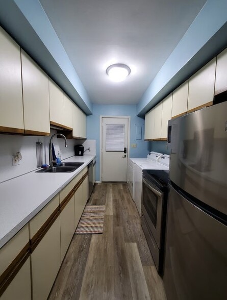 Kitchen - Quiet Furnished 1BR Near EMU, U-M & Hospitals