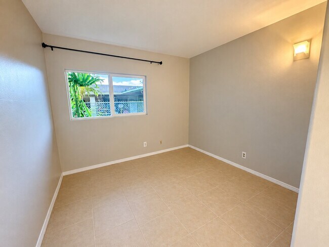 Building Photo - 1365 Kuahaka St