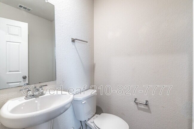 Building Photo - 6102 Walnut Wy