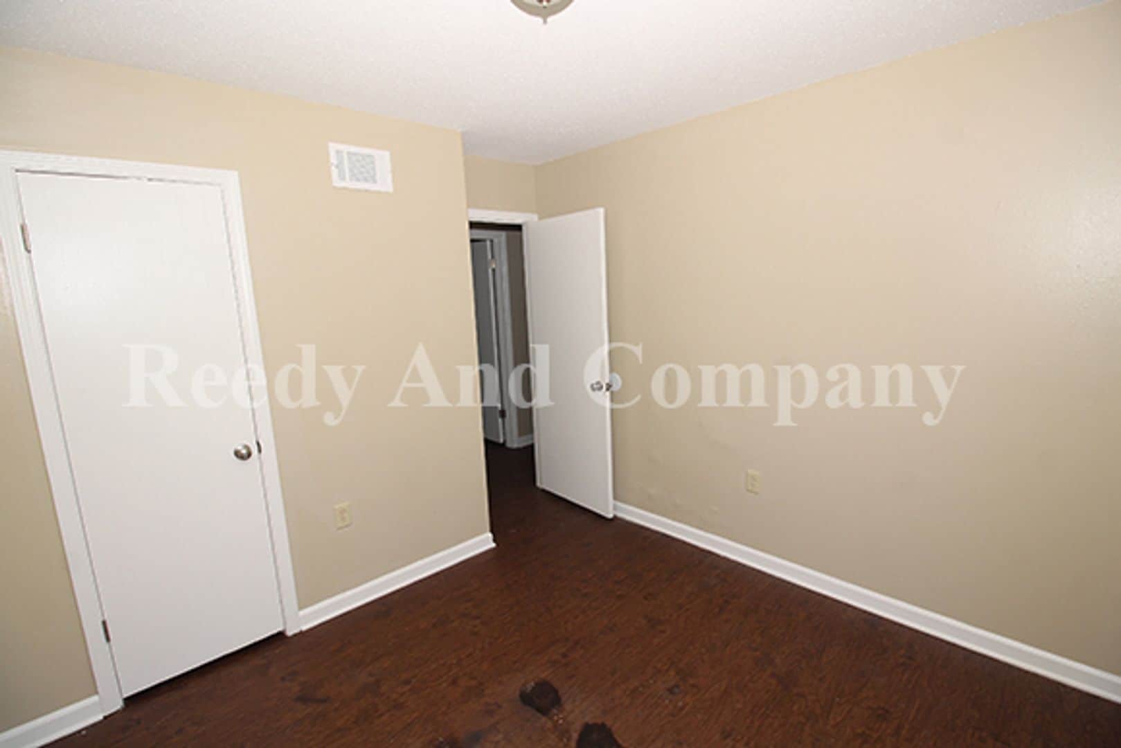 Building Photo - 5197 Chantilly Dr