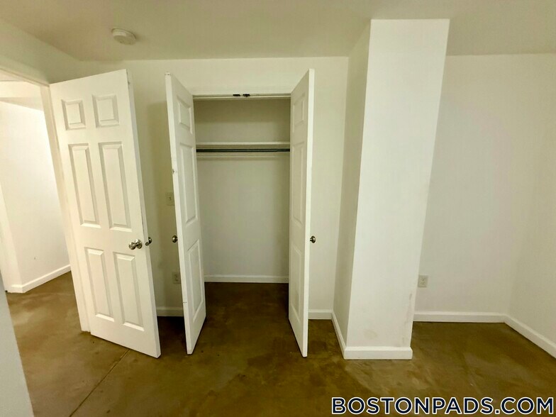 Building Photo - 72 Frankfort St