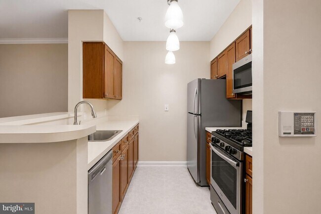 Building Photo - 2204 Westcourt Ln