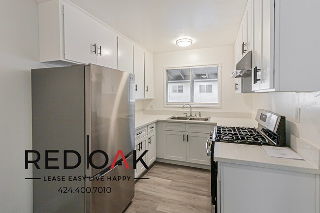 Building Photo - Bright and Welcoming One Bedroom with Air ...