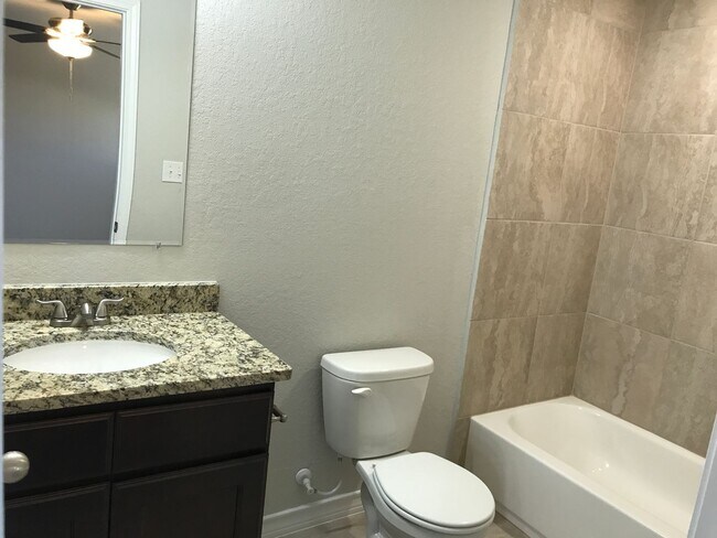 Building Photo - Town home for rent