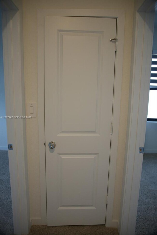 Building Photo - 371 NE 16th St