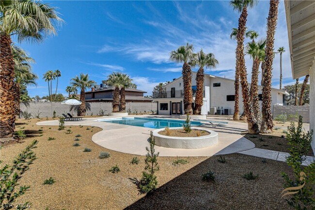 Building Photo - 2685 S Tenaya Way