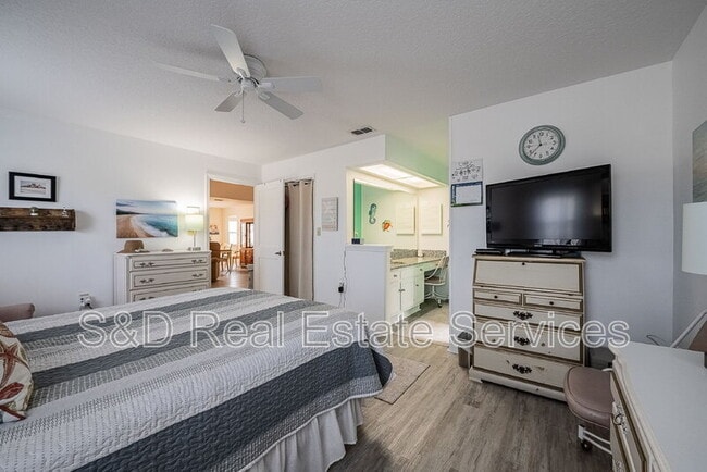 Building Photo - 6042 Seagull Ln