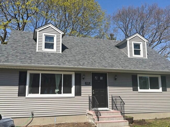 Building Photo - 44 Pine Tree Dr