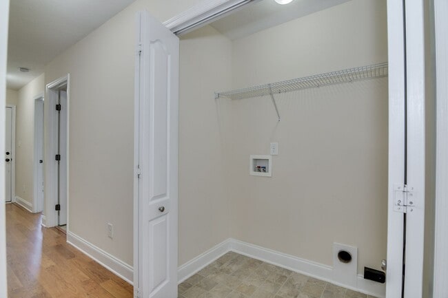 Building Photo - 2 Bed 2 Bath Townhouse Minutes from Ft Gordon