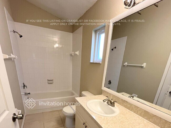 Building Photo - 5816 33rd Dr E