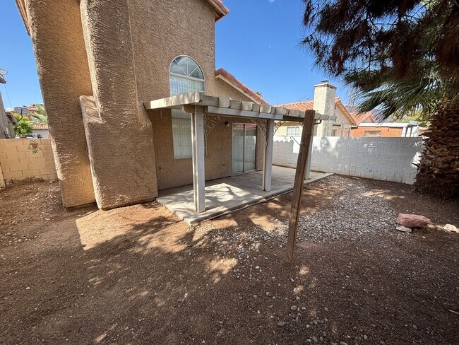 Building Photo - Cute 3Bed/2Bath, 2-Story Home located in t...