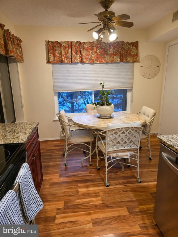 Building Photo - 15201 Elkridge Way