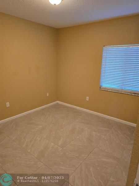 Building Photo - 1103 Golden Lakes Blvd