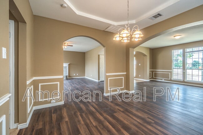 Building Photo - 401 Buffalo Creek Dr