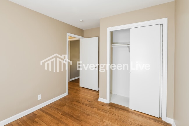 Building Photo - 6701 Fairway Dr