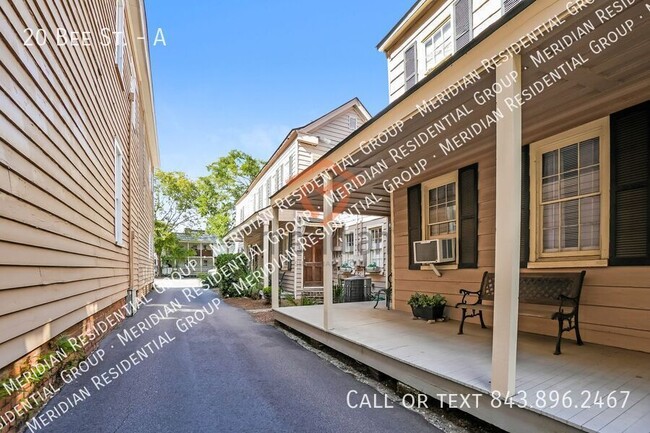 Building Photo - 20 Bee St