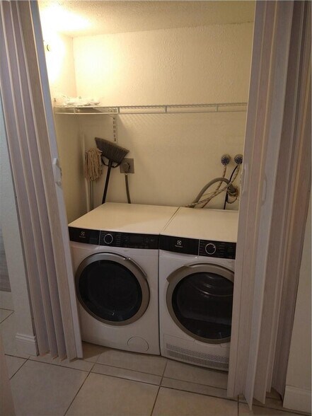 Building Photo - 3247 NW 104th Ave