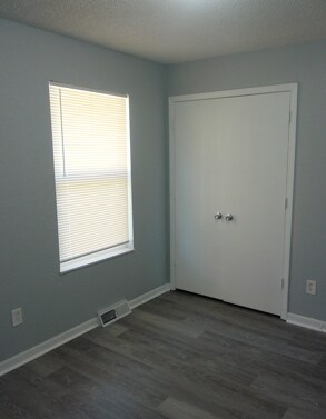 Building Photo - Fully rehabbed duplex with 3 bedrooms and 2 baths in Sugar Creek, MO