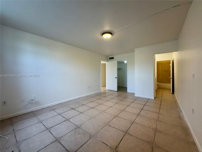 Building Photo - 10875 SW 112th Ave