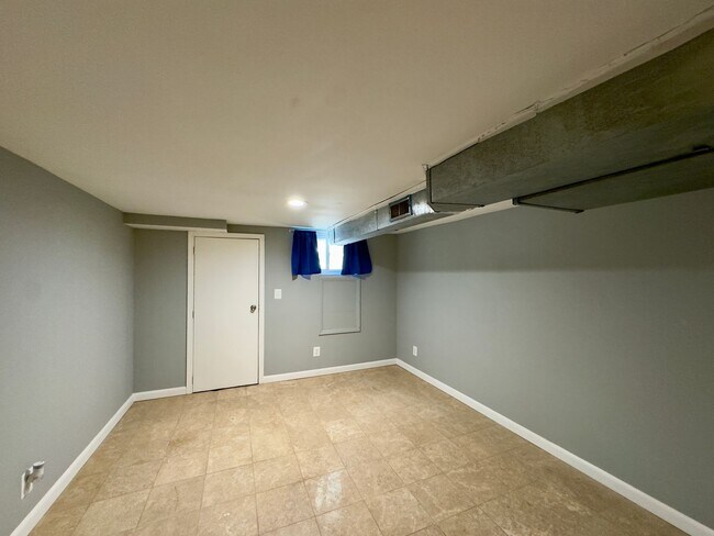 Building Photo - Charming 3 Bedroom/2.5 Bathroom Townhome in Greektown, MD!