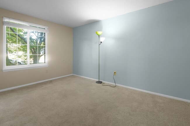 Building Photo - 4 Bed 3 Bath Home for rent in Newport News