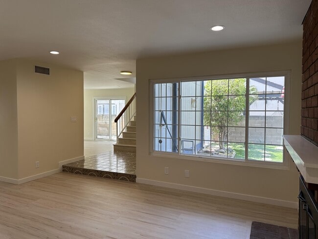 Building Photo - 306 Dolores Cir
