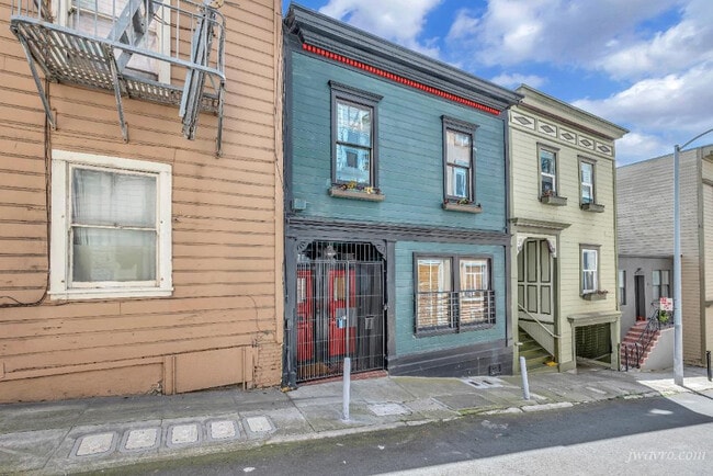 Building Photo - 17 Fresno St