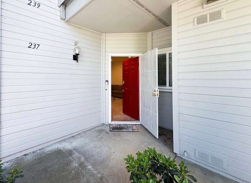 Building Photo - 237 Shadow Dance Dr