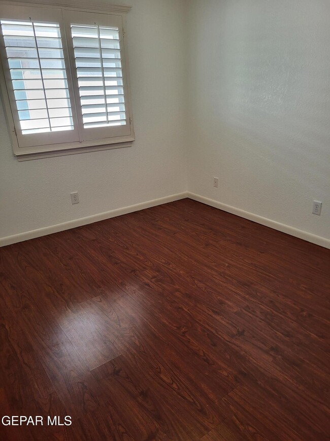 Building Photo - 1733 Shreya St