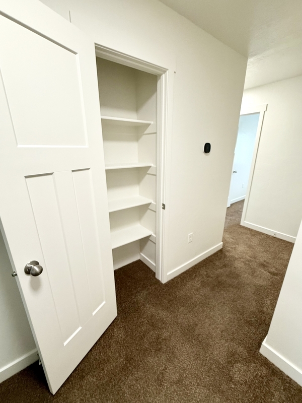 Building Photo - 676 E 550 S