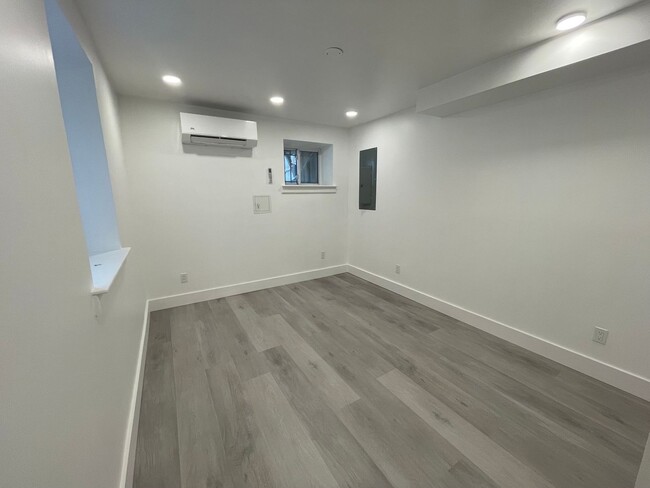 Building Photo - 3025 11th St NW