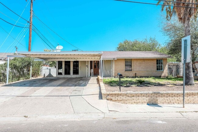 Primary Photo - 806 Bustamante St