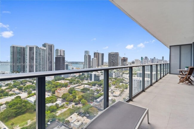 Building Photo - 121 NE 34th St