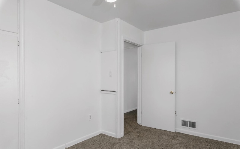 Building Photo - 570 N 8th E