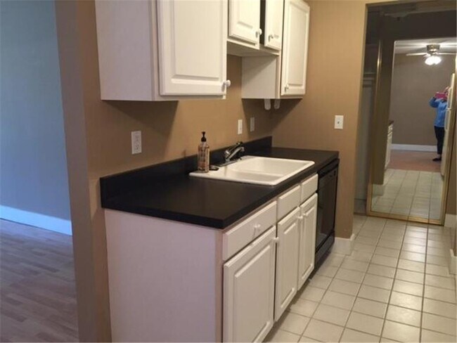 Building Photo - 4407 Wilshire Blvd