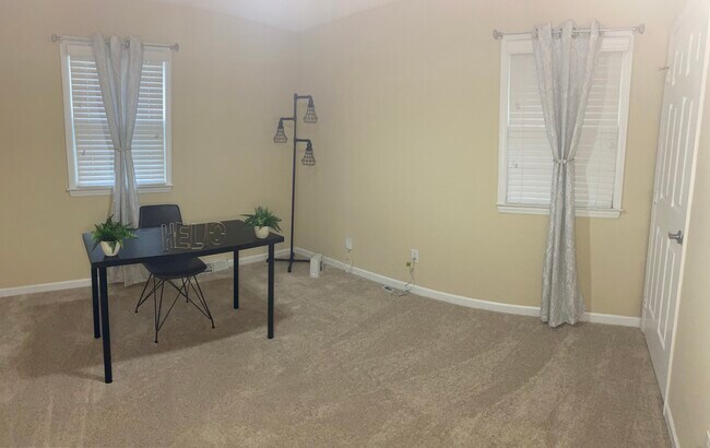 Work Area/Office - 5612 N Hills Dr