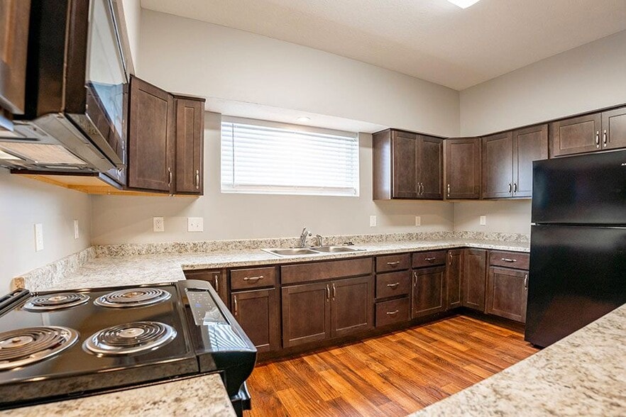 Building Photo - RUSHVILLE VILLAS