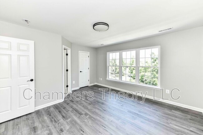Building Photo - 43642 Lees Mill Square