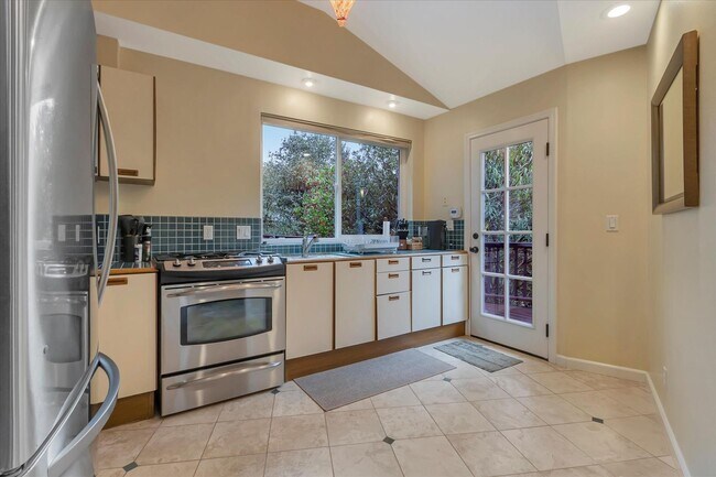 Building Photo - 16101 Matilija Dr