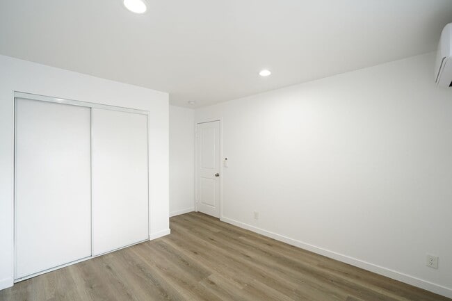 Building Photo - 4920 Granada Ave