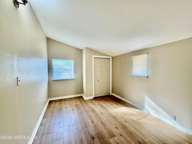 Building Photo - 2057 Glen Gardner Dr