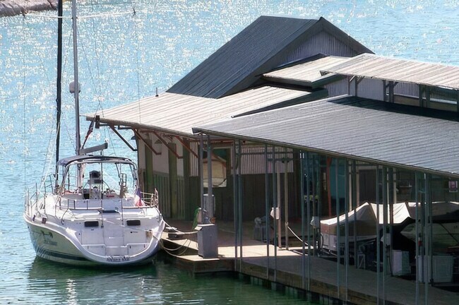 Building Photo - 18004 Edgewood Way