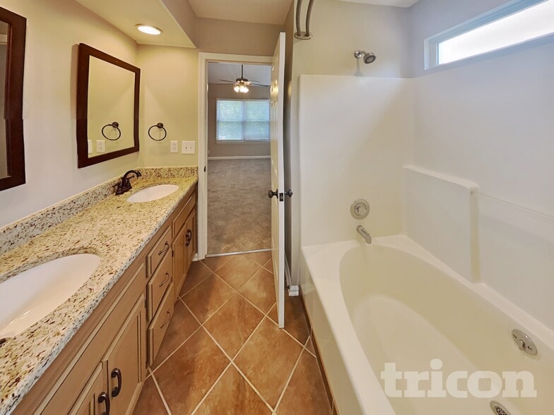 Building Photo - 1313 Summer Haven Cir