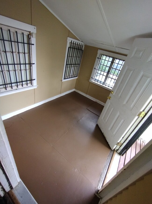 Building Photo - 1733 Lockbourne Rd