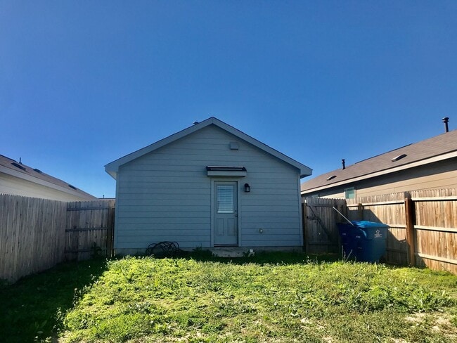 Building Photo - Beautiful home with great amenities!