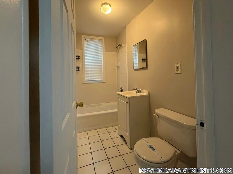 Building Photo - 165 Hichborn St