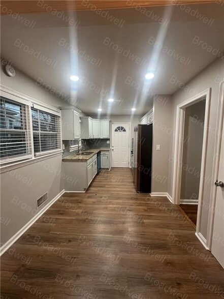 Building Photo - 955 Byron Dr SW