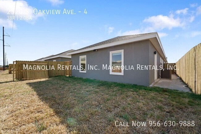 Building Photo - 2320 S Oakview Dr