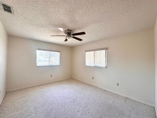 Building Photo - Spruce Creek South